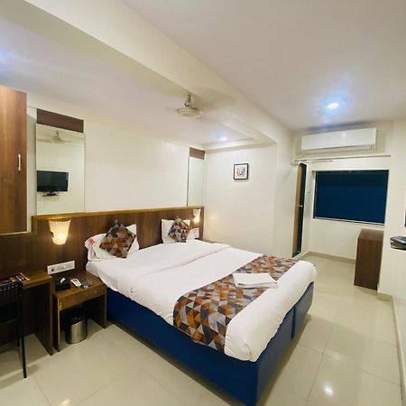 Hotel Vashi Inn Нави Мумбай Екстериор снимка