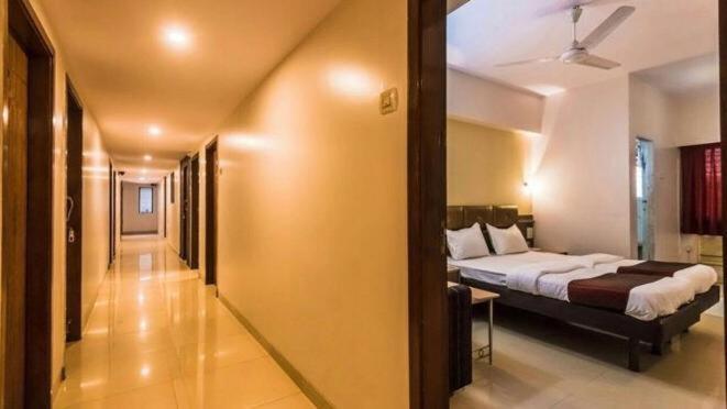 Hotel Vashi Inn Нави Мумбай Екстериор снимка