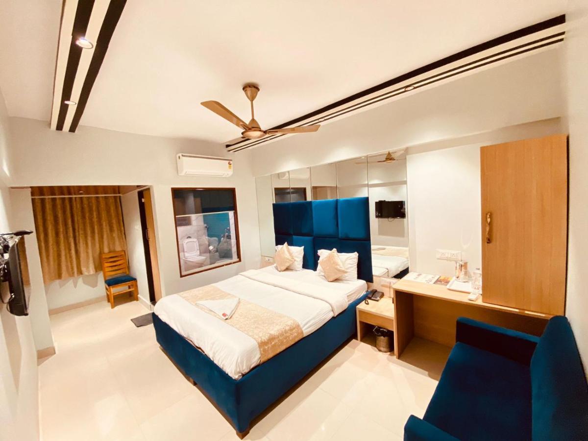 Hotel Vashi Inn Нави Мумбай Екстериор снимка