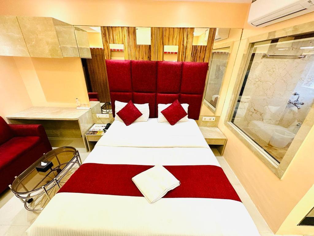 Hotel Vashi Inn Нави Мумбай Екстериор снимка