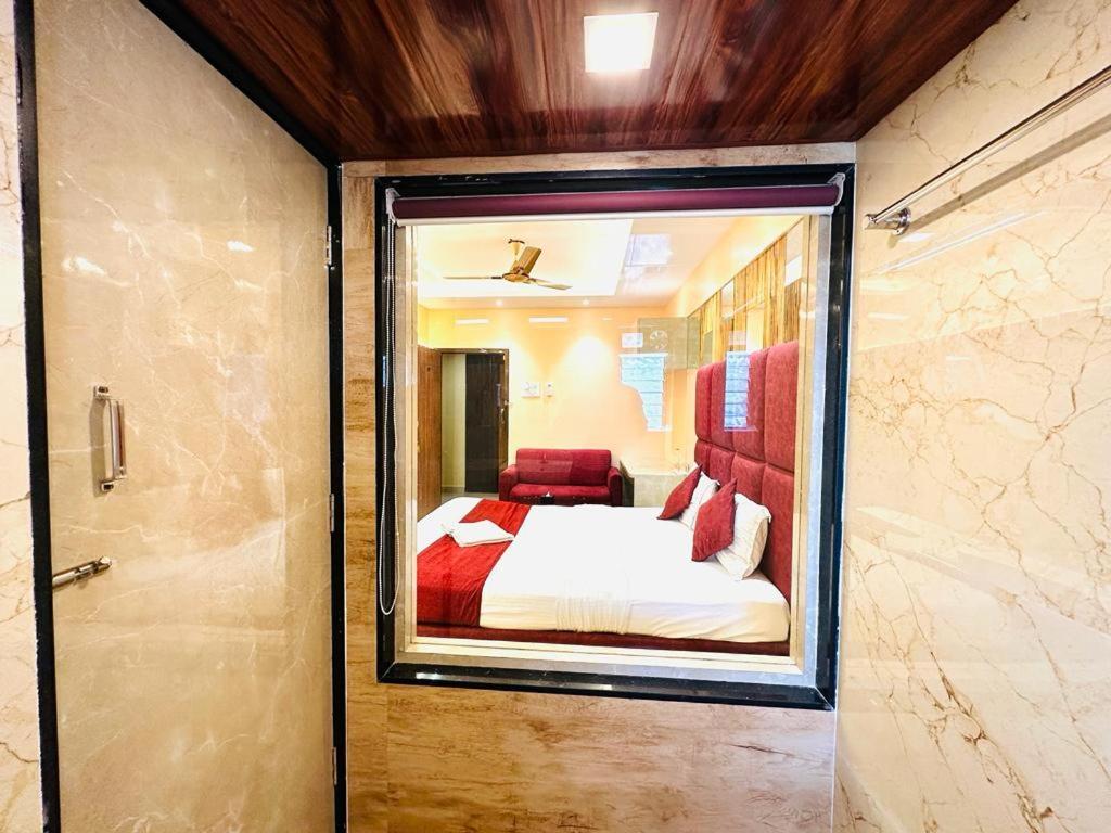 Hotel Vashi Inn Нави Мумбай Екстериор снимка