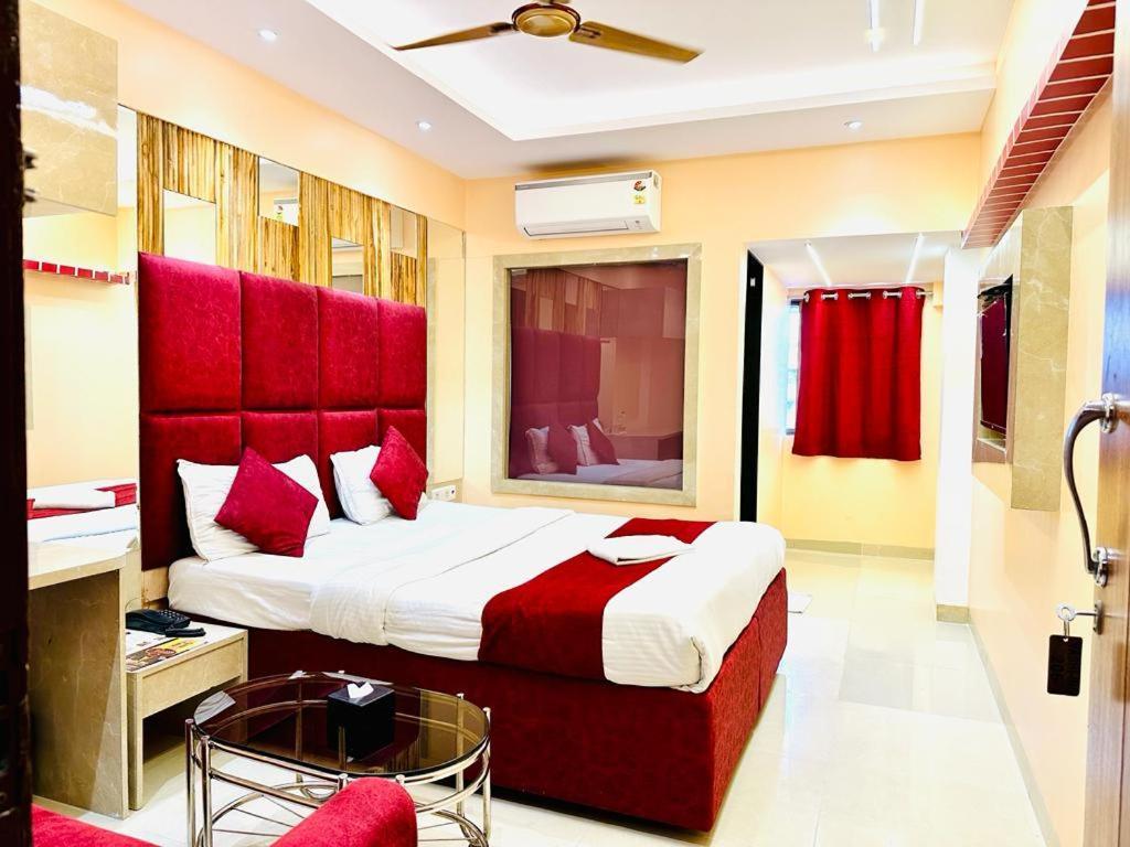 Hotel Vashi Inn Нави Мумбай Екстериор снимка