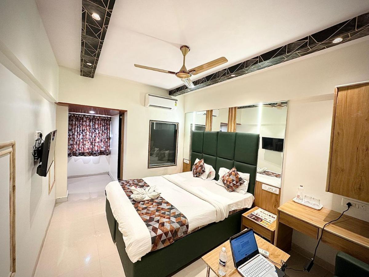 Hotel Vashi Inn Нави Мумбай Екстериор снимка