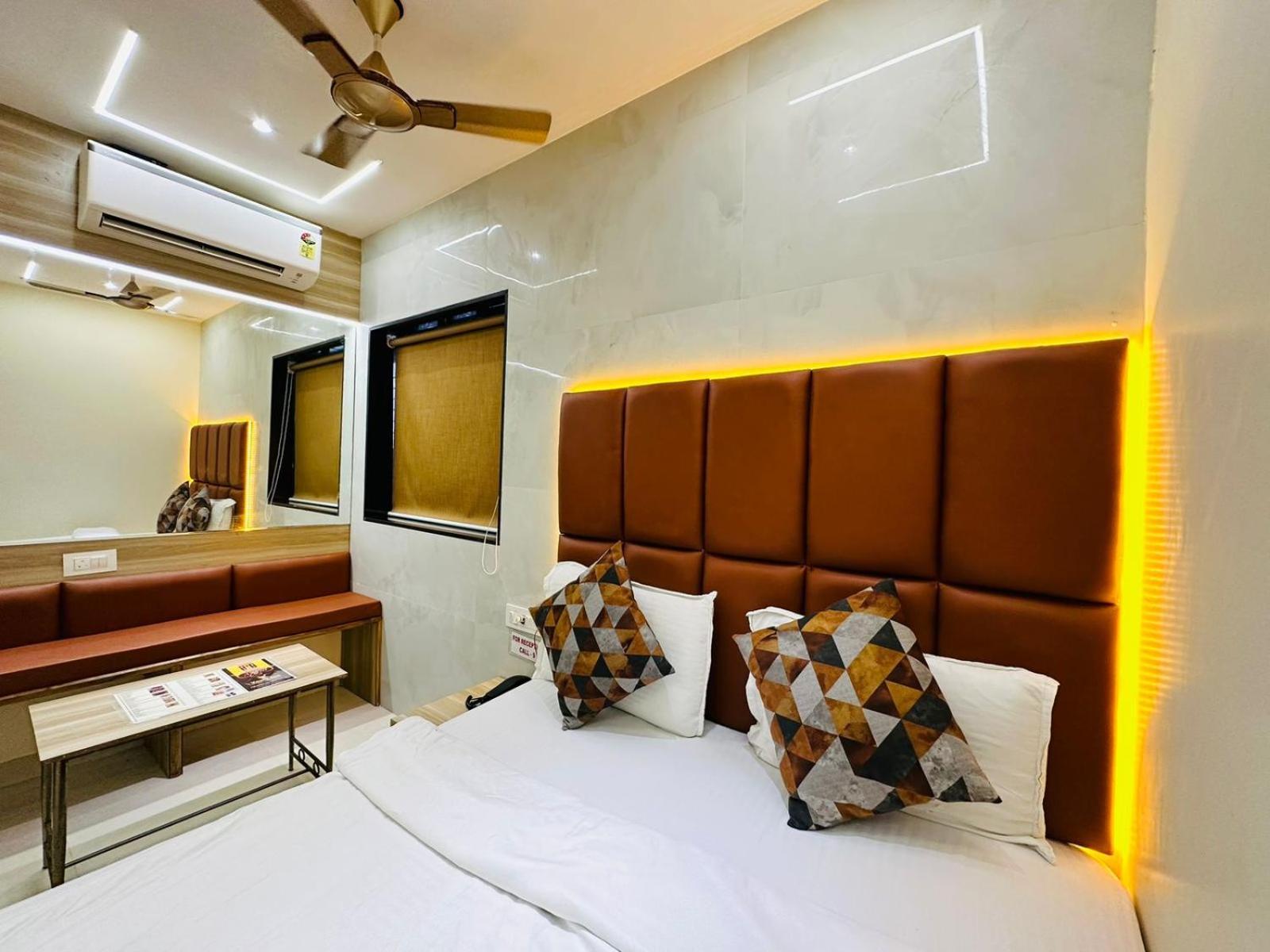 Hotel Vashi Inn Нави Мумбай Екстериор снимка
