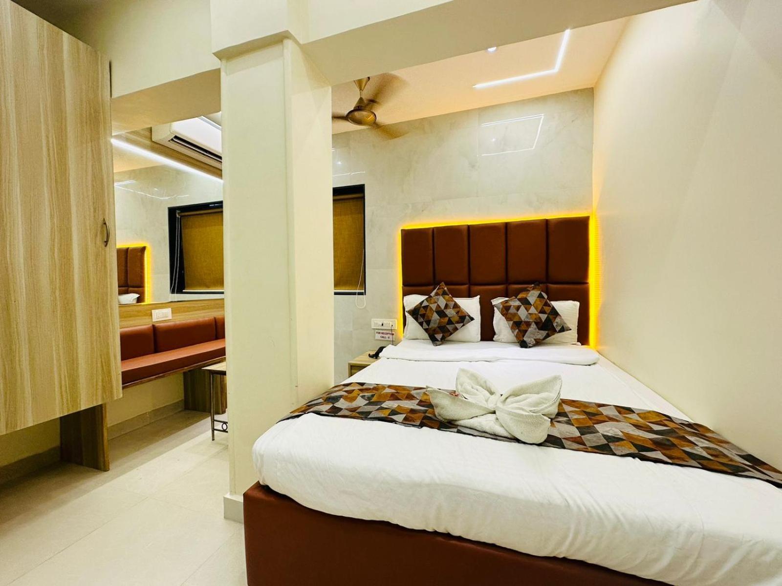 Hotel Vashi Inn Нави Мумбай Екстериор снимка