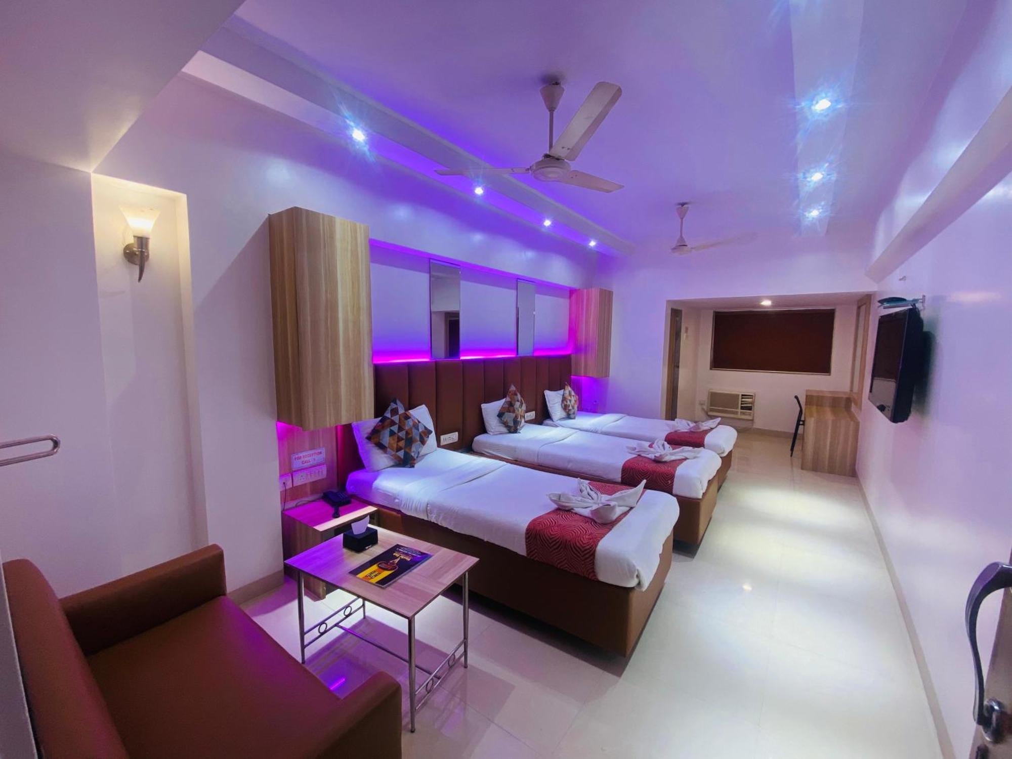 Hotel Vashi Inn Нави Мумбай Екстериор снимка