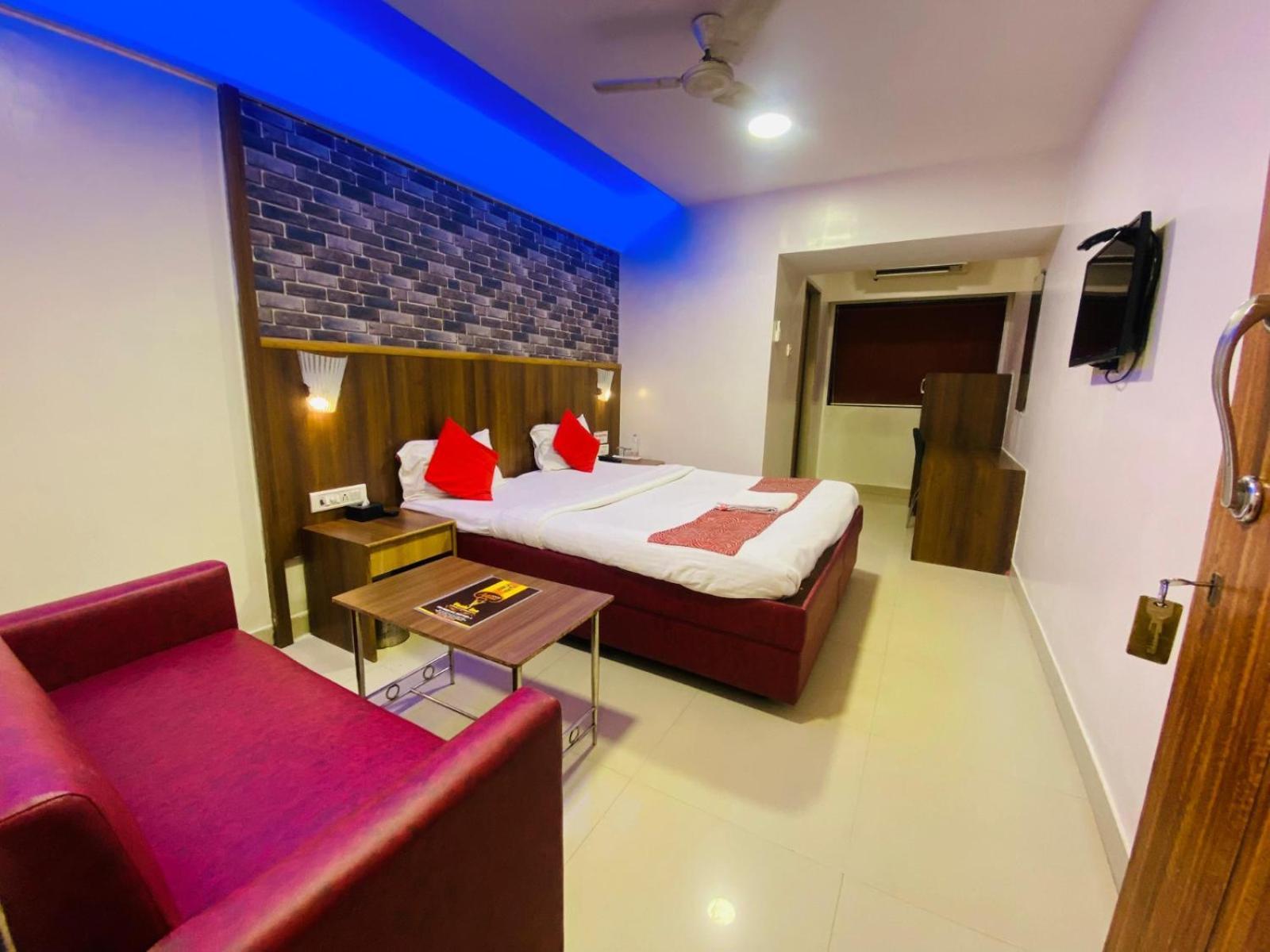 Hotel Vashi Inn Нави Мумбай Екстериор снимка