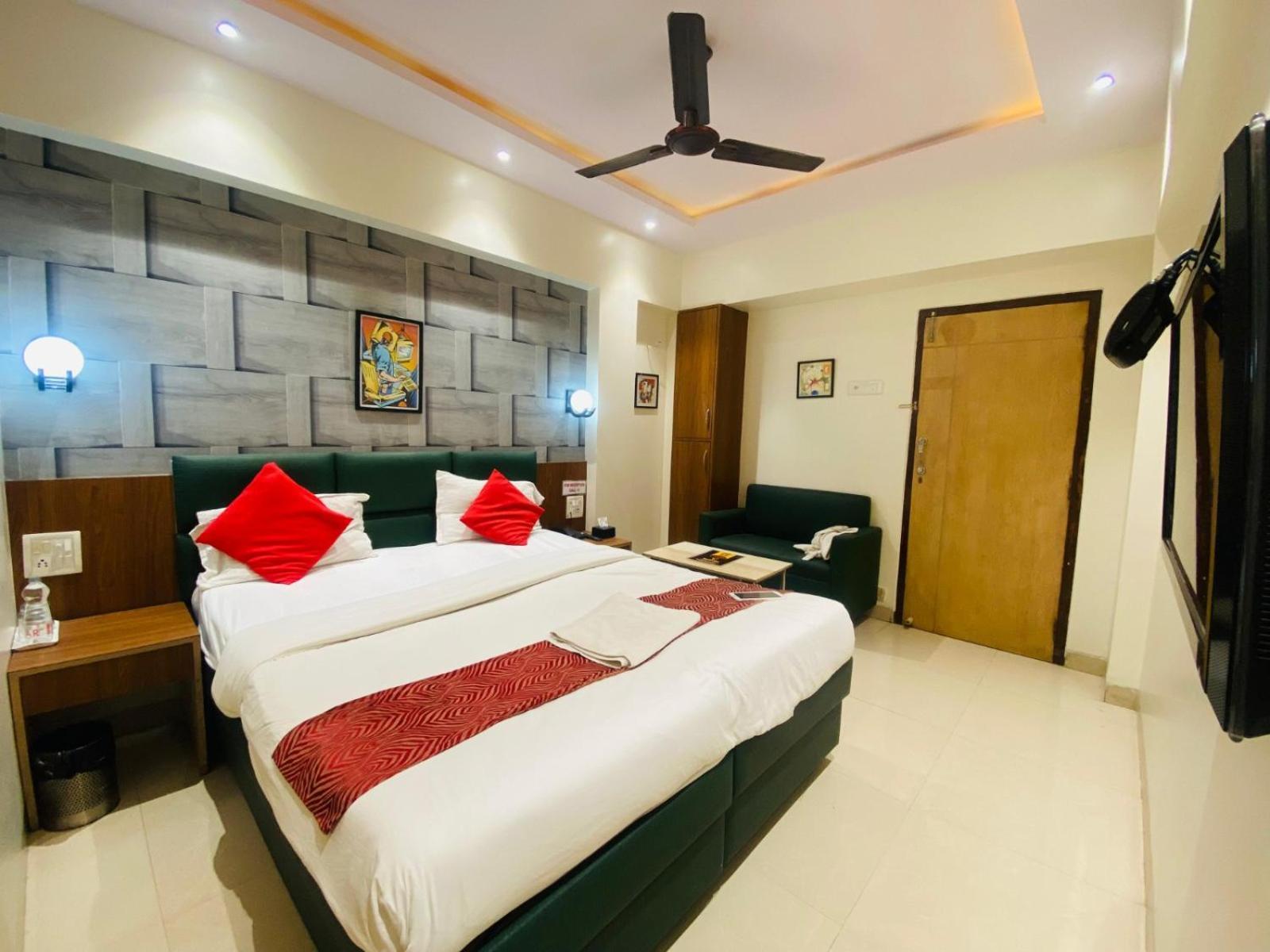 Hotel Vashi Inn Нави Мумбай Екстериор снимка