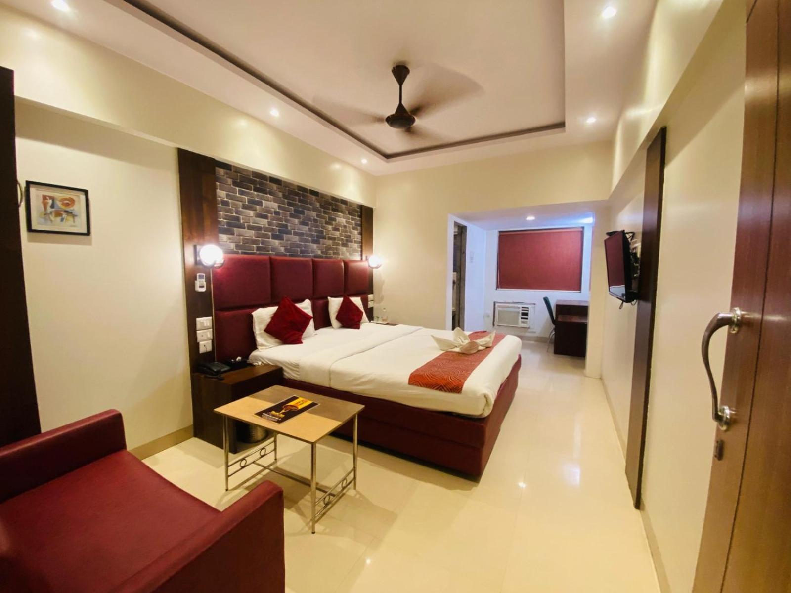 Hotel Vashi Inn Нави Мумбай Екстериор снимка