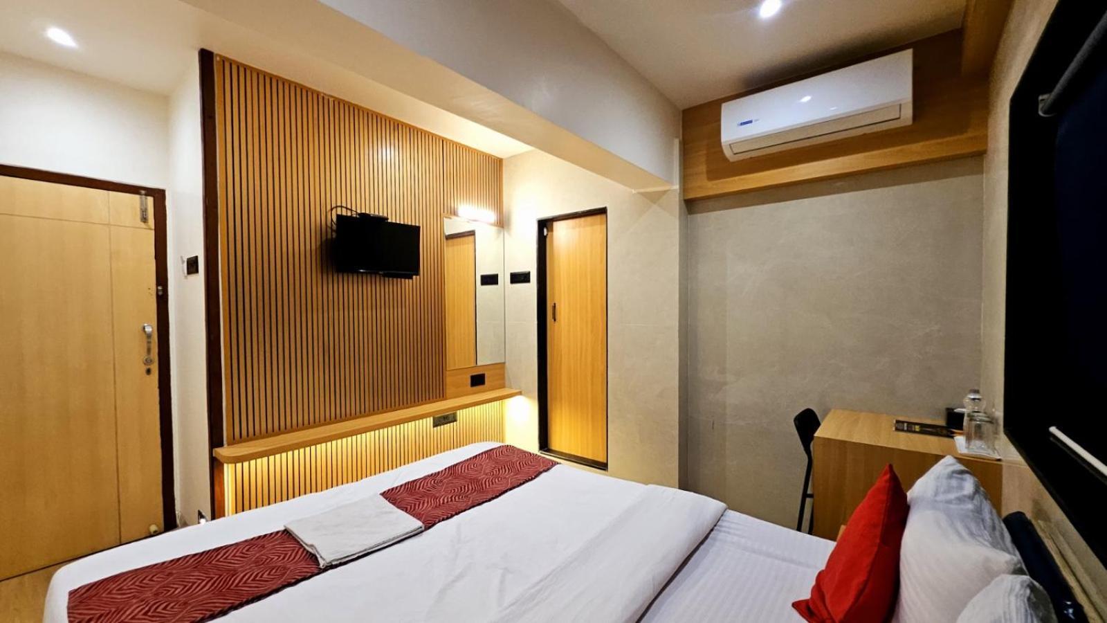 Hotel Vashi Inn Нави Мумбай Екстериор снимка