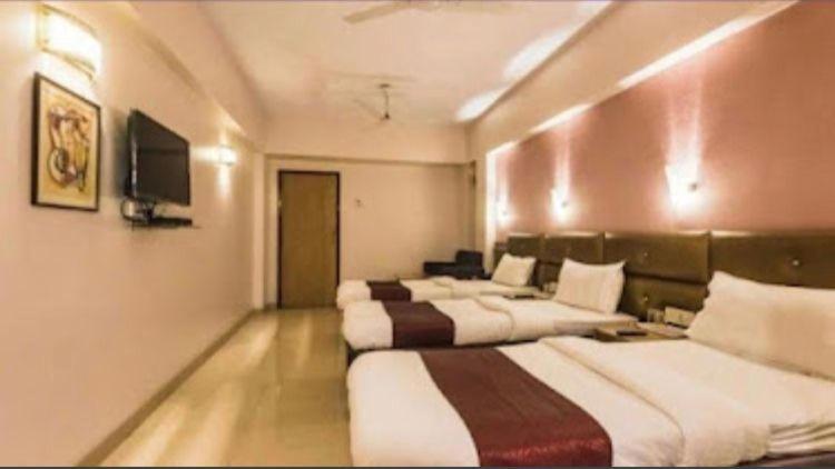 Hotel Vashi Inn Нави Мумбай Екстериор снимка